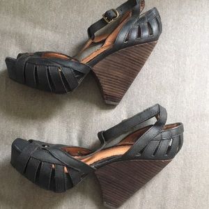 Lucky Brand t-strap stacked heel platform wedges